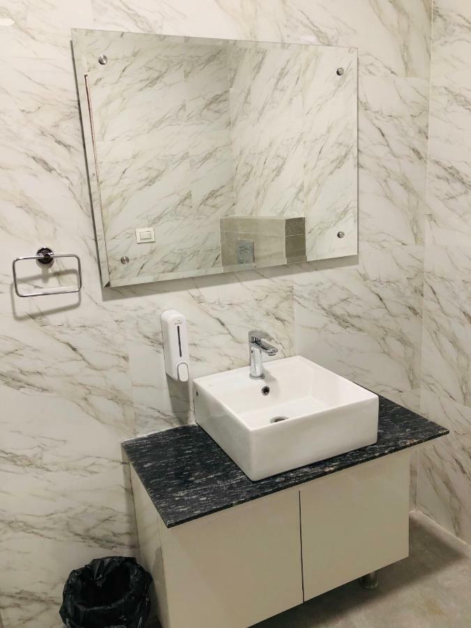Hotel Ak Suites Patiāla Exteriör bild